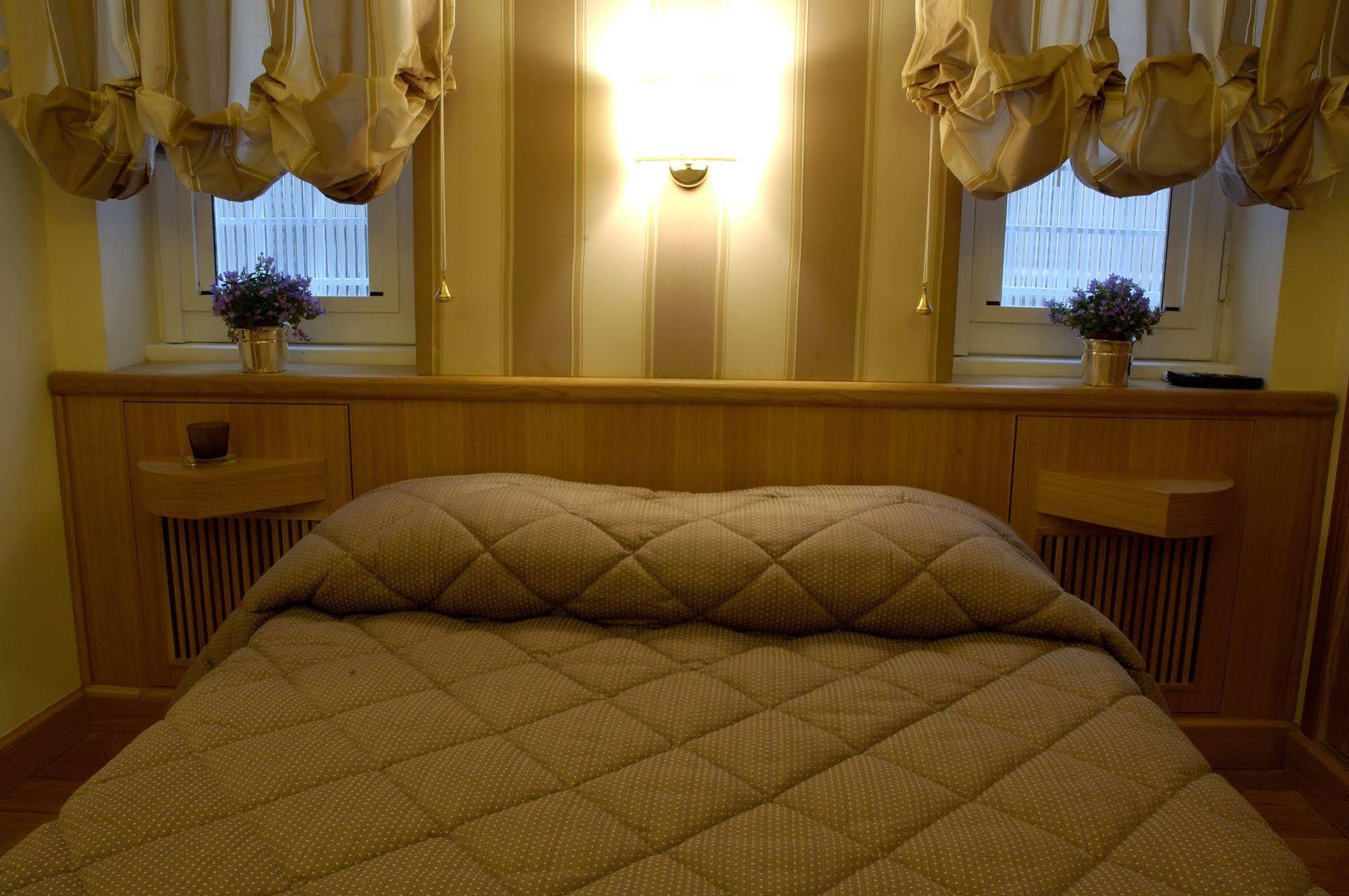Domus Cavour 3* Rom