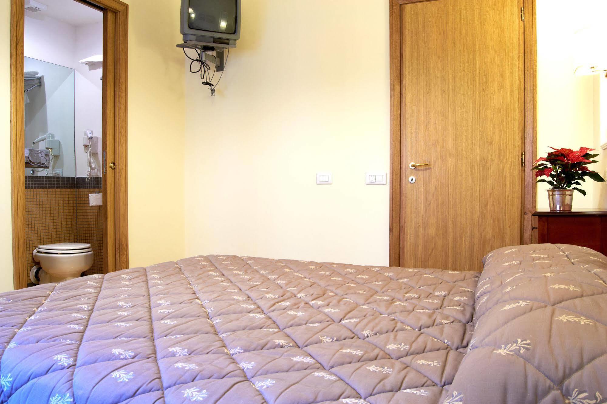 Domus Cavour 3* Rom